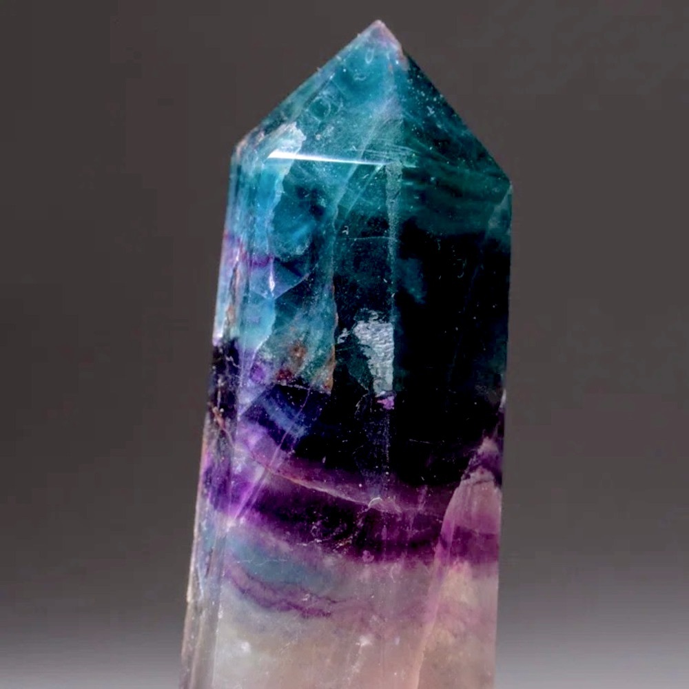 🆕New Healing Fluorite Crystal Gemstone Tower Approximately 0.6.-1lbs & 5 inches - Picture 4 of 4